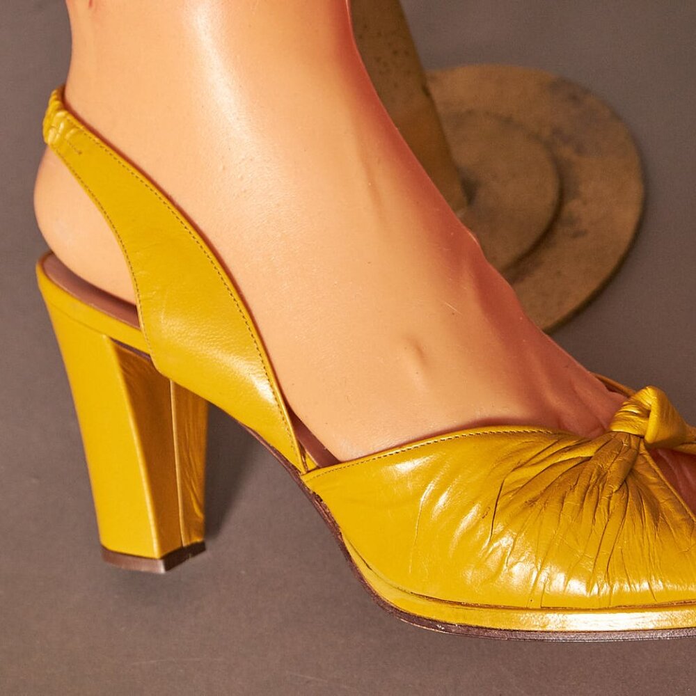 1970s Larose Golden Block Heels Slingbacks Shoes